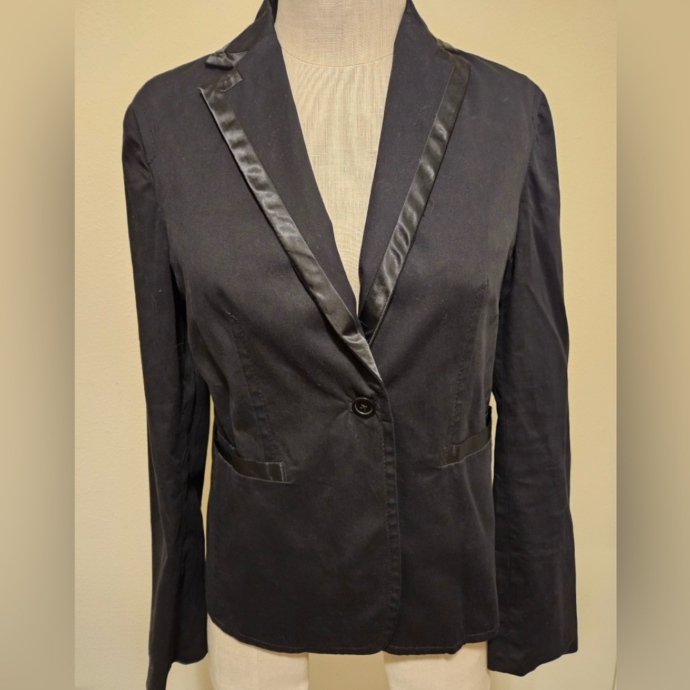 EUC Women's GAP Tuxedo-Style Blazer Black w/Satin Trim | Size 10